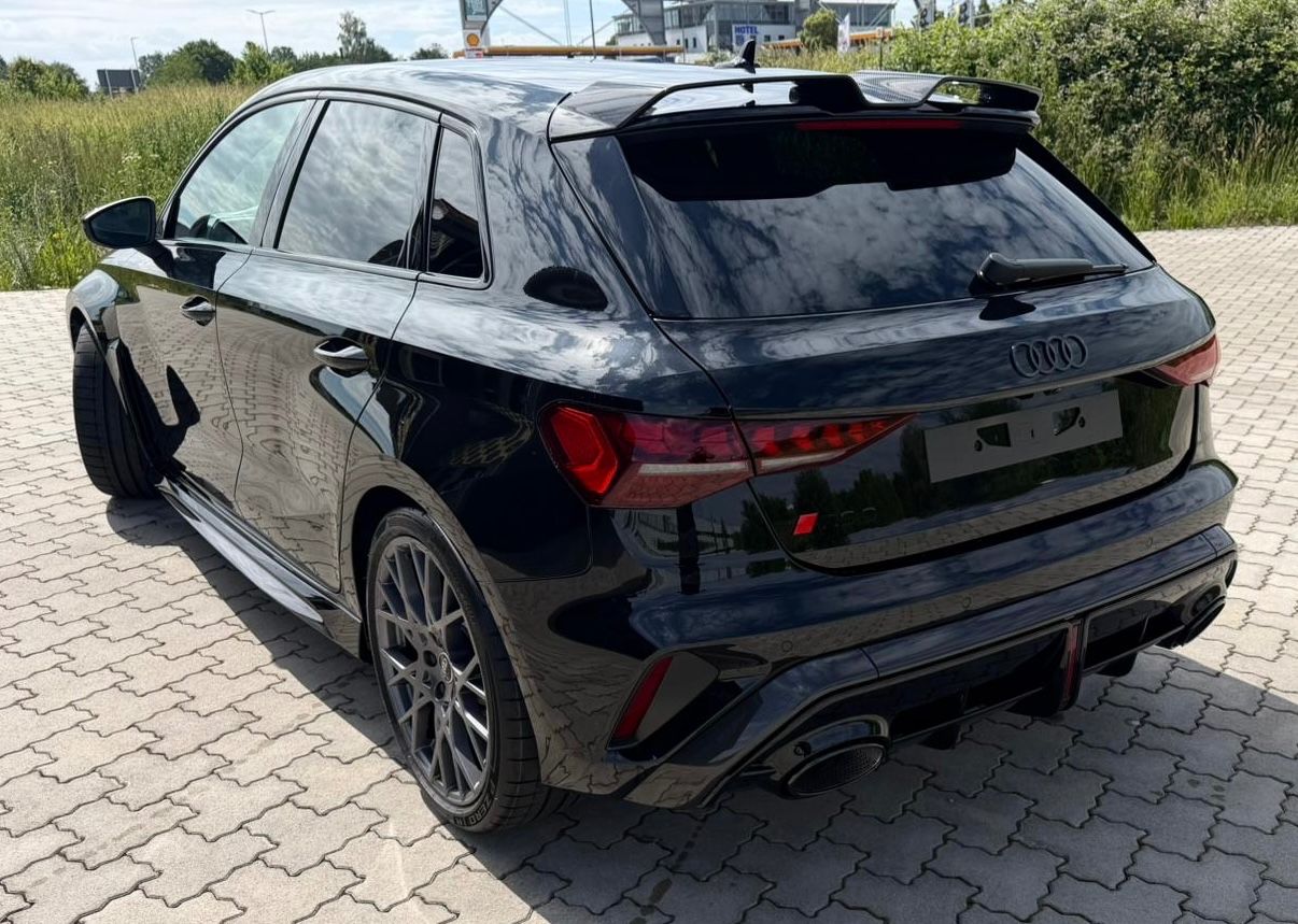 Fahrzeugabbildung Audi RS3 SPORTBACK CERAMIC CARBON EXT&INT PANO FULL!