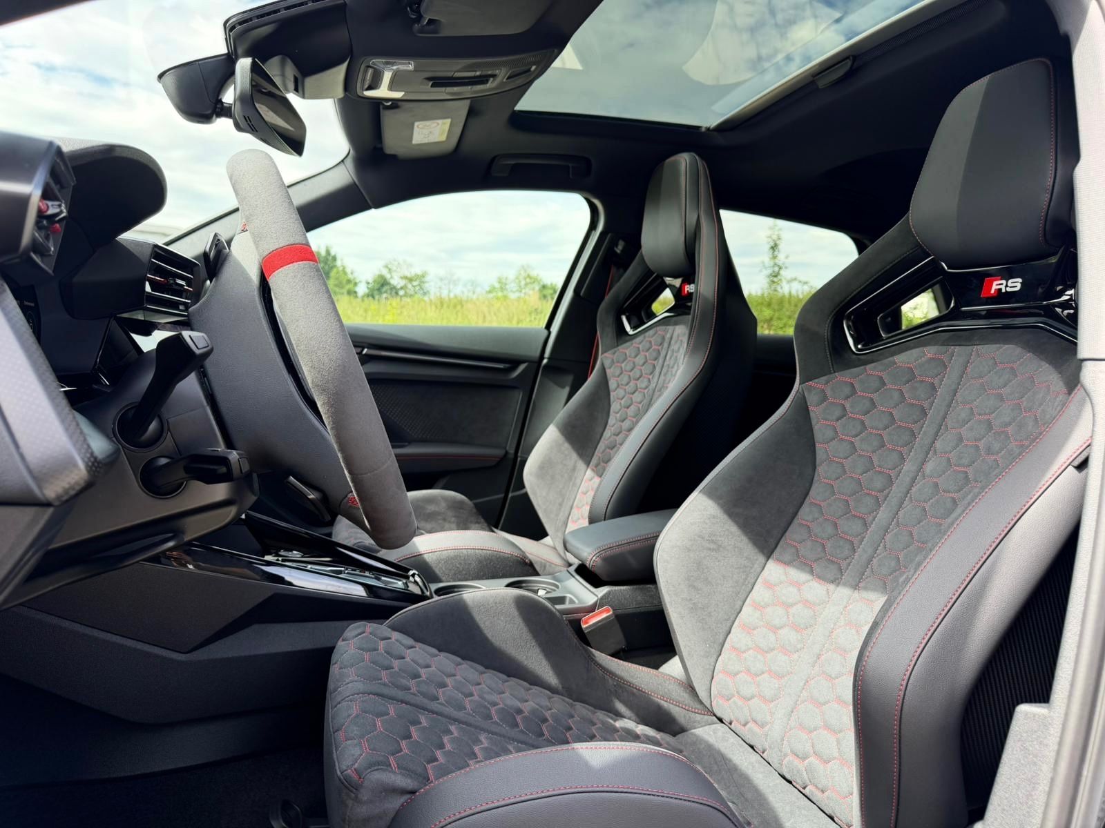 Fahrzeugabbildung Audi RS3 SPORTBACK CERAMIC CARBON EXT&INT PANO FULL!