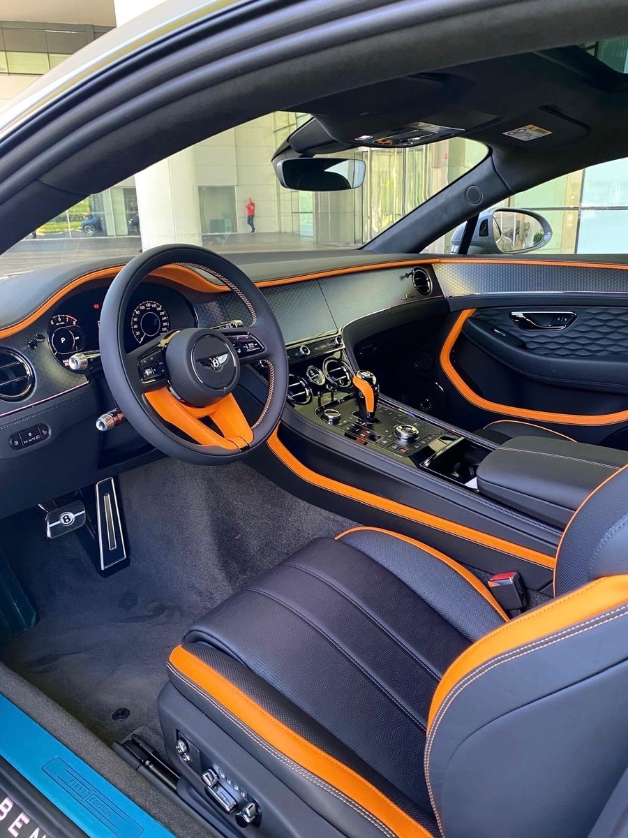 Fahrzeugabbildung Bentley CONTINENTAL GT SPEED CARBONCERAMIC MANDARIN FULL
