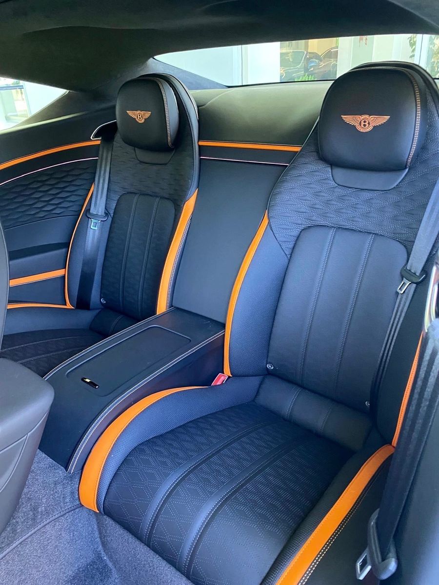 Fahrzeugabbildung Bentley CONTINENTAL GT SPEED CARBONCERAMIC MANDARIN FULL
