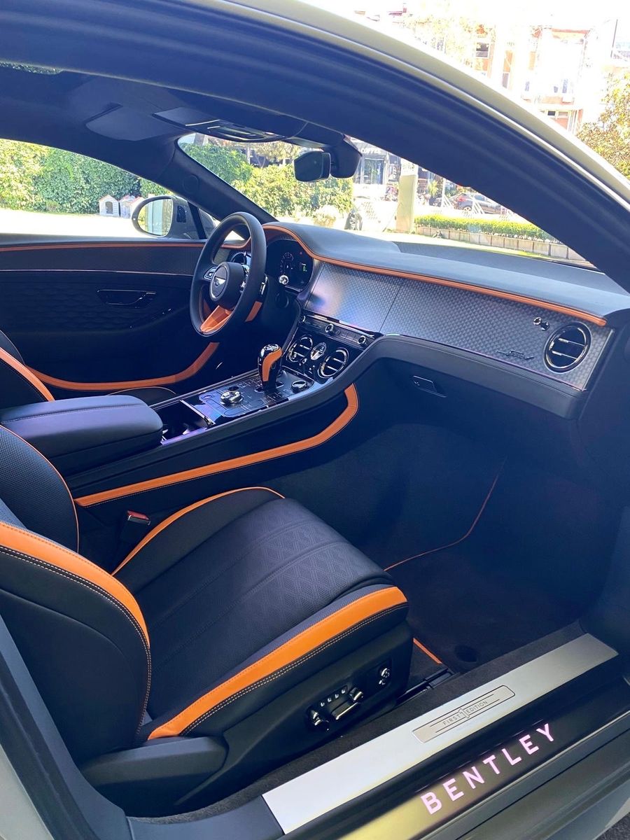 Fahrzeugabbildung Bentley CONTINENTAL GT SPEED CARBONCERAMIC MANDARIN FULL