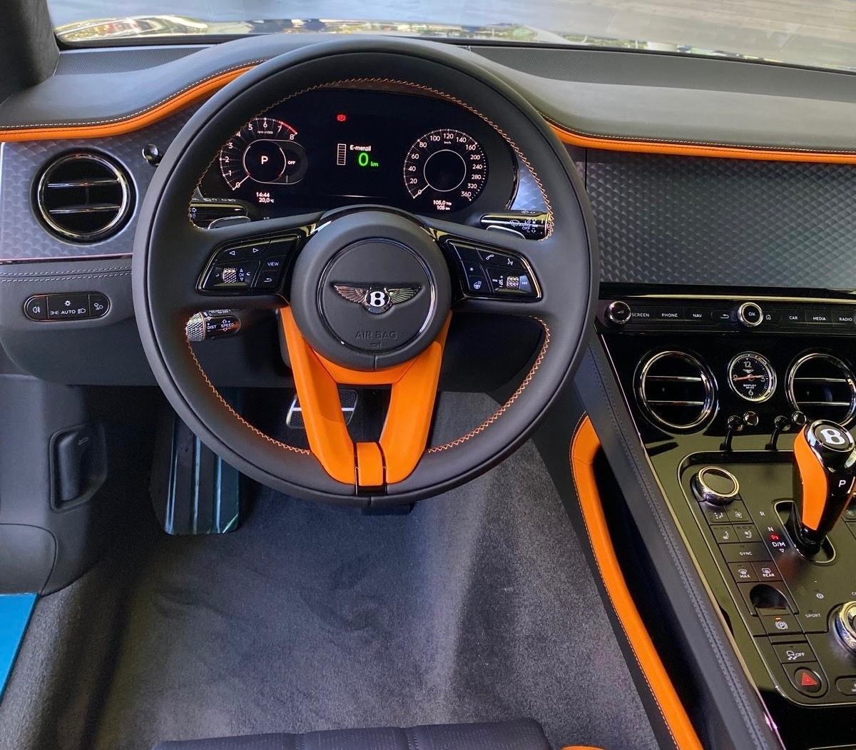 Fahrzeugabbildung Bentley CONTINENTAL GT SPEED CARBONCERAMIC MANDARIN FULL