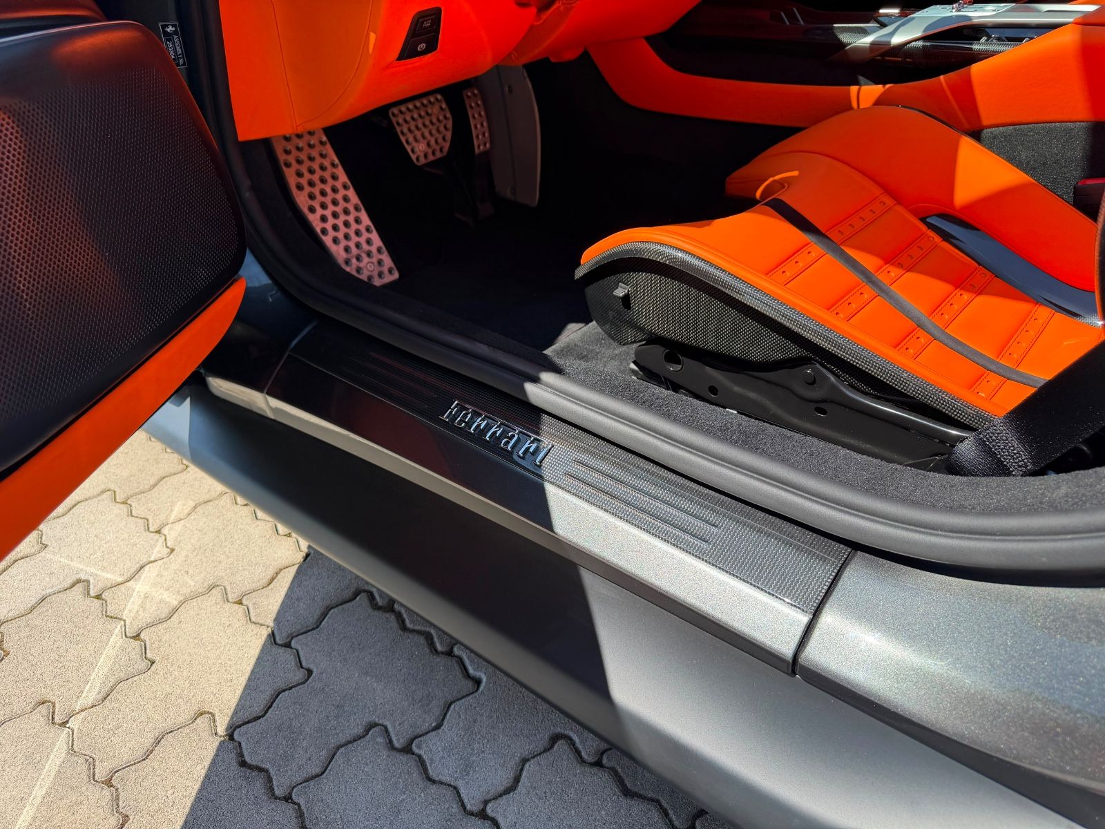 Fahrzeugabbildung Ferrari 12 CILINDRI SPIDER ORANGEINT LIFT CARBON 26 FULL