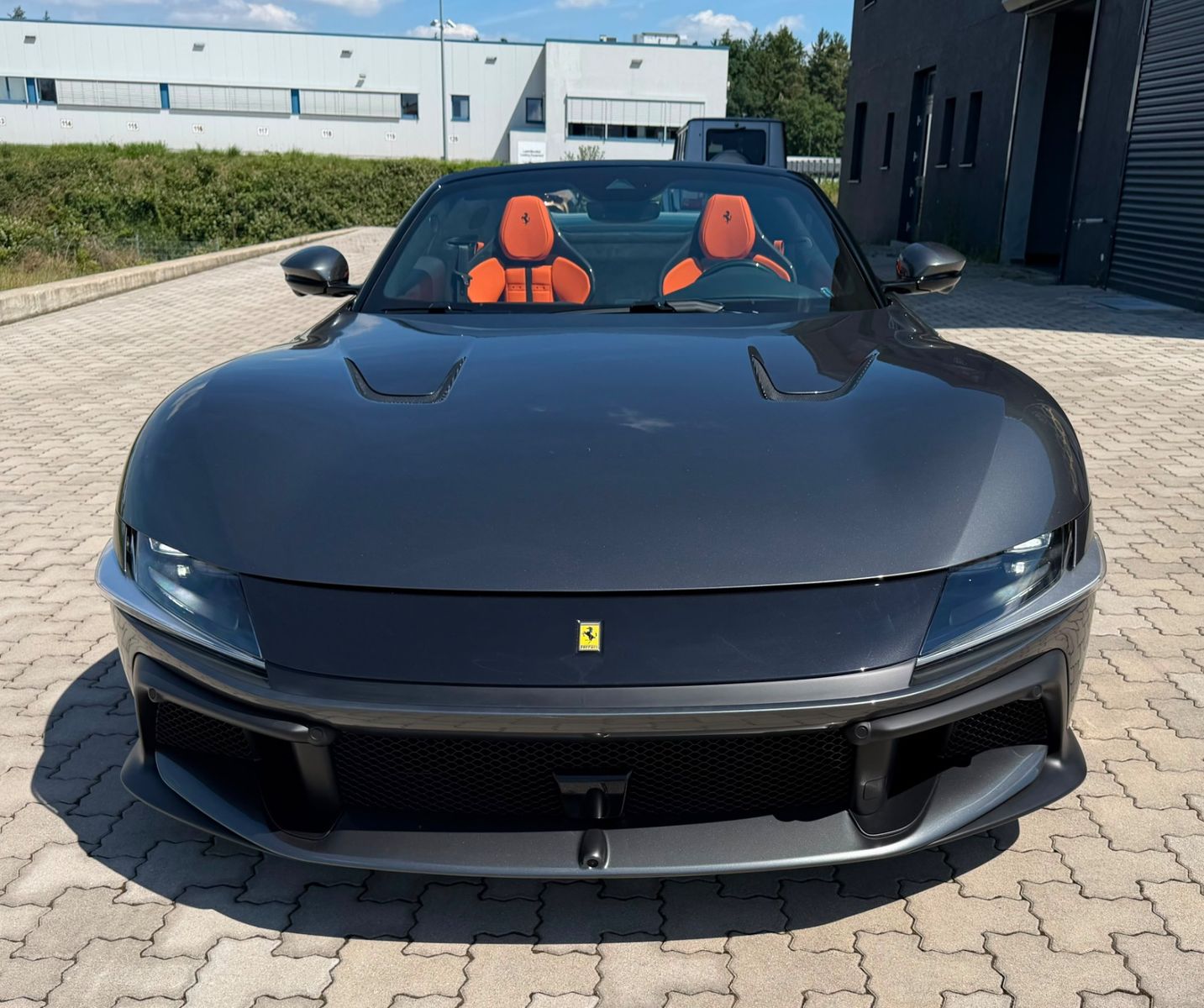 Fahrzeugabbildung Ferrari 12 CILINDRI SPIDER ORANGEINT LIFT CARBON 26 FULL
