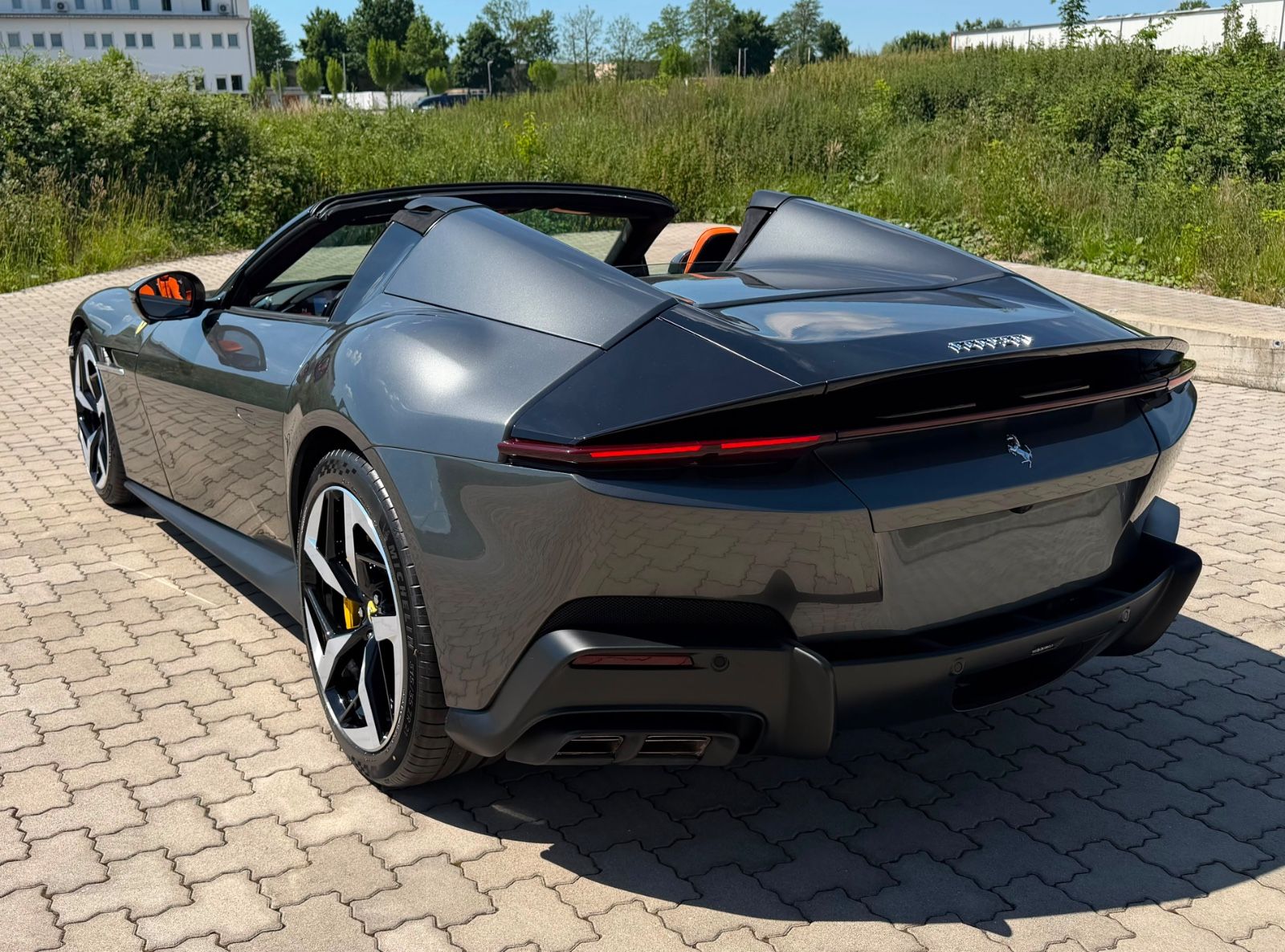 Fahrzeugabbildung Ferrari 12 CILINDRI SPIDER ORANGEINT LIFT CARBON 26 FULL