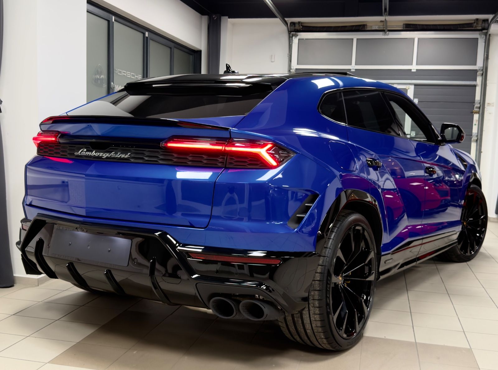 Lamborghini URUS SE CARBON B&O MASSAGE PANO HEADUP FULLOPT!!