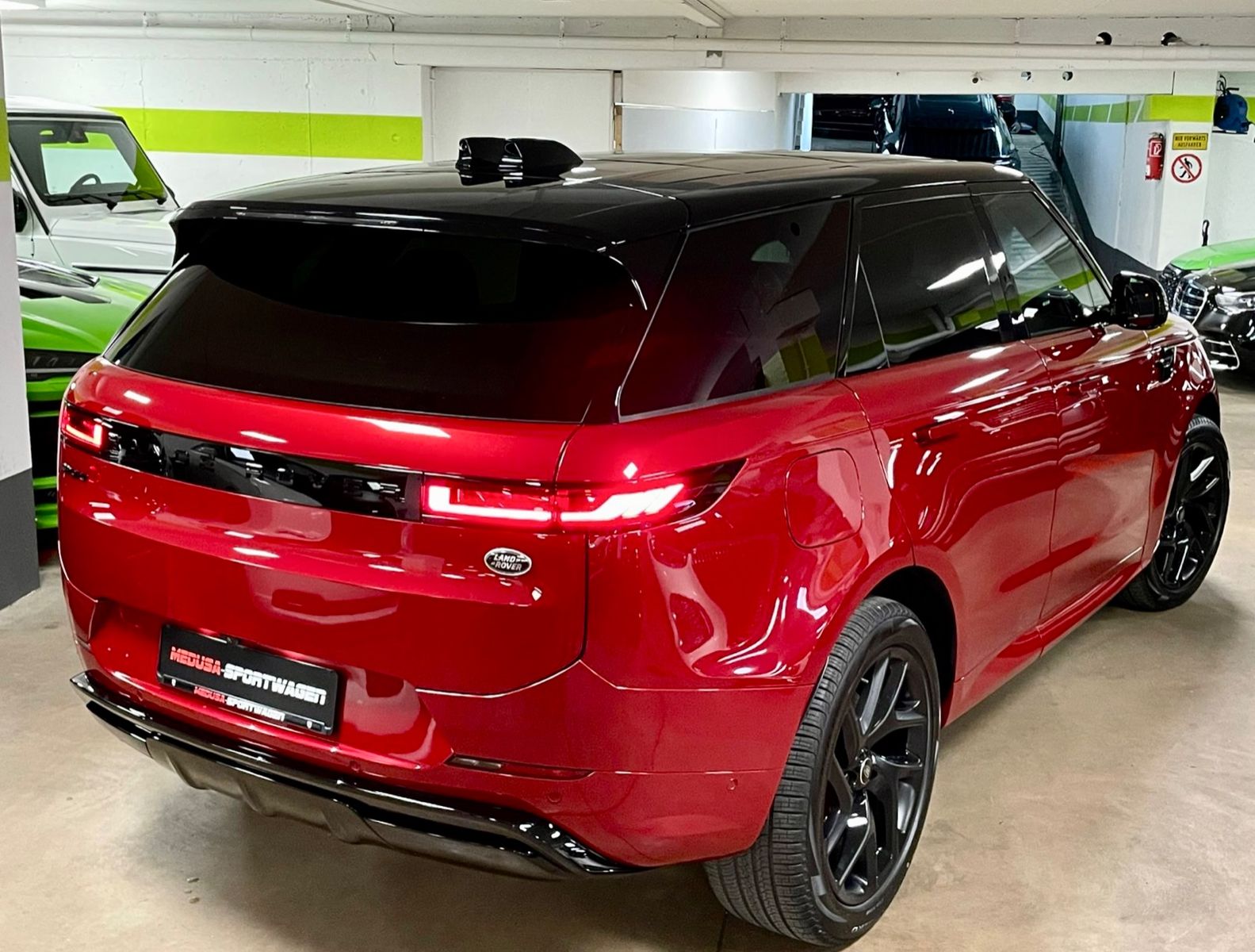 Fahrzeugabbildung Land Rover RR SPORT D300 DYNAMIC SE BLACKPACK PANO PROD22!
