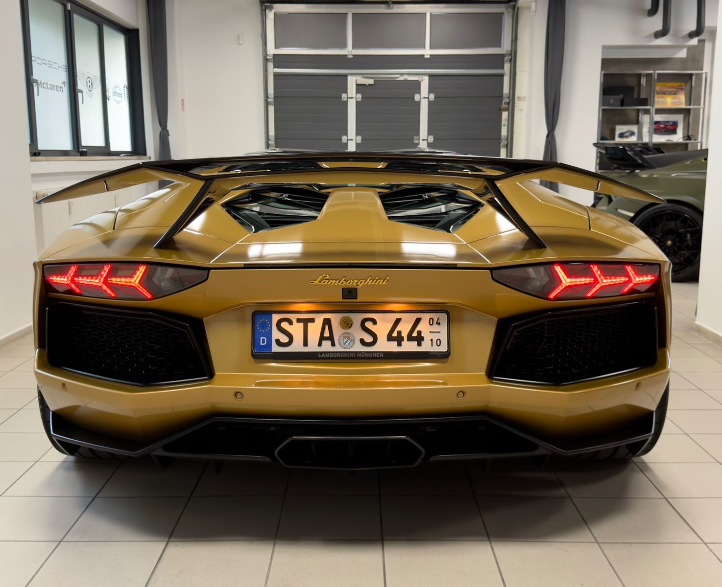 Fahrzeugabbildung Lamborghini AVENTADOR LP 700-4 ROADSTER NOVITEC EINZELSTÜCK!