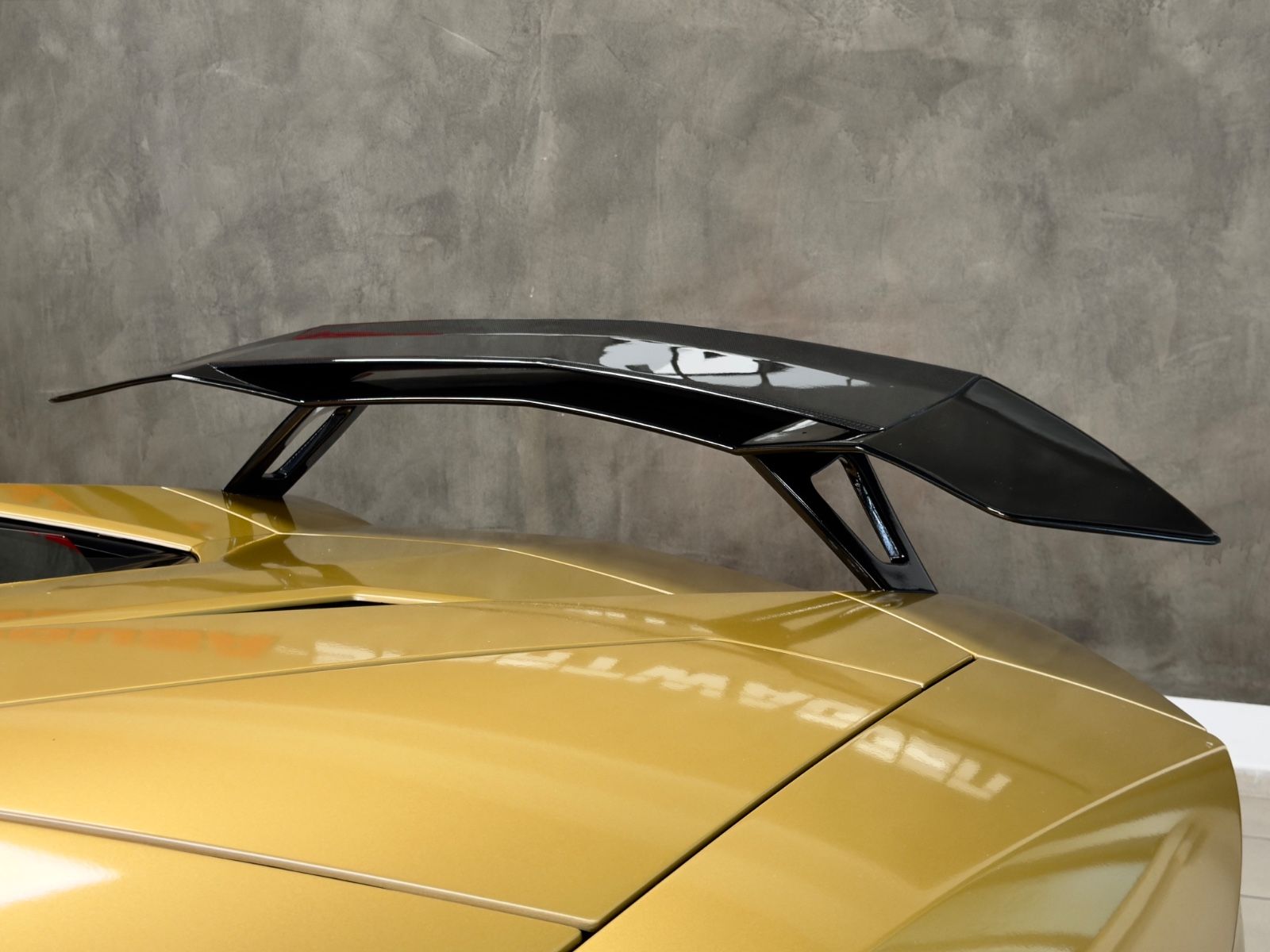 Fahrzeugabbildung Lamborghini AVENTADOR LP 700-4 ROADSTER NOVITEC EINZELSTÜCK!