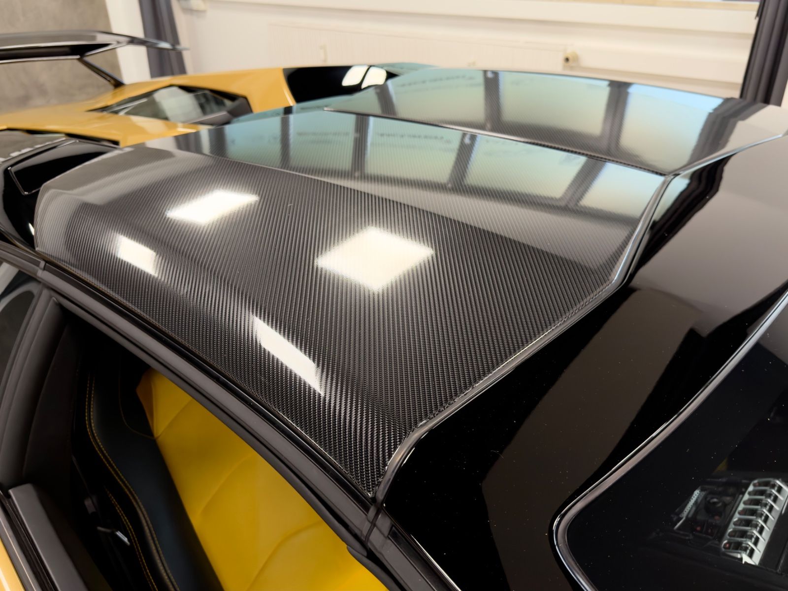 Fahrzeugabbildung Lamborghini AVENTADOR LP 700-4 ROADSTER NOVITEC EINZELSTÜCK!