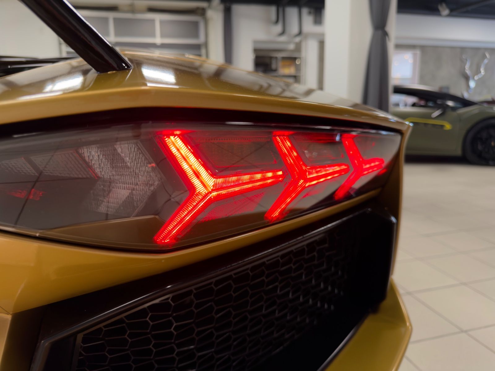 Fahrzeugabbildung Lamborghini AVENTADOR LP 700-4 ROADSTER NOVITEC EINZELSTÜCK!