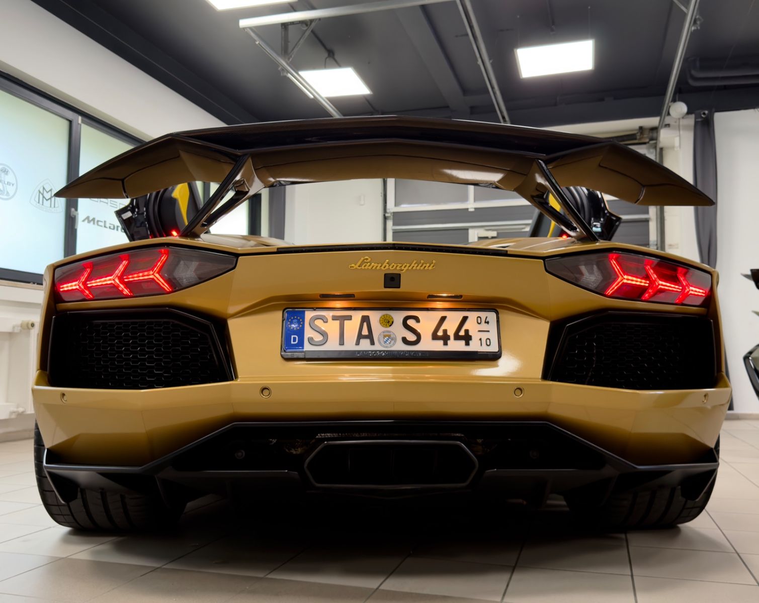 Fahrzeugabbildung Lamborghini AVENTADOR LP 700-4 ROADSTER NOVITEC EINZELSTÜCK!