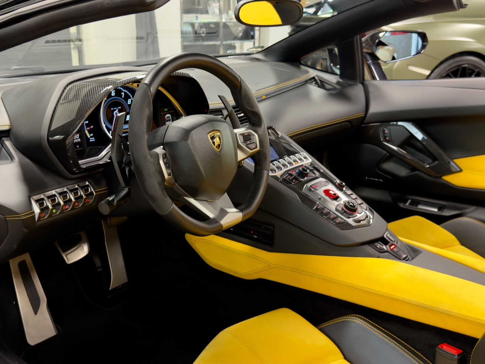 Fahrzeugabbildung Lamborghini AVENTADOR LP 700-4 ROADSTER NOVITEC EINZELSTÜCK!
