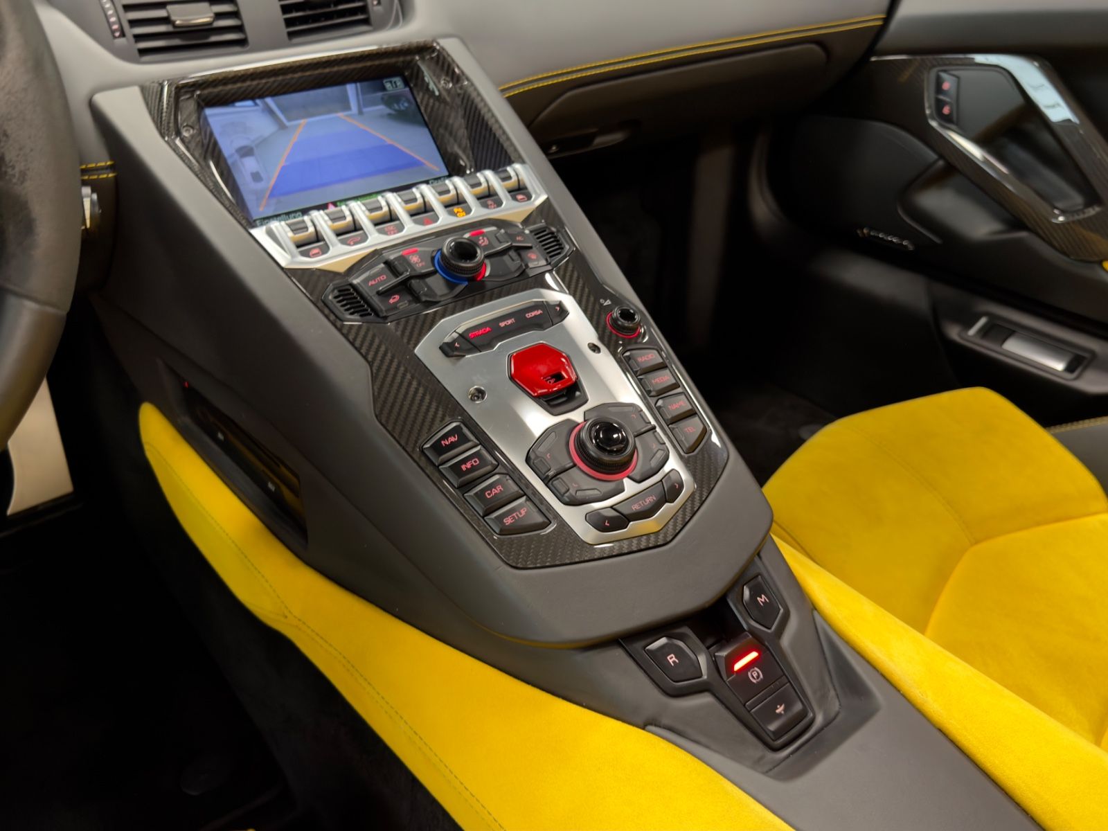 Fahrzeugabbildung Lamborghini AVENTADOR LP 700-4 ROADSTER NOVITEC EINZELSTÜCK!