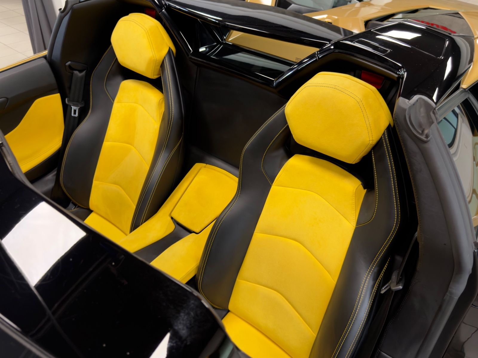 Fahrzeugabbildung Lamborghini AVENTADOR LP 700-4 ROADSTER NOVITEC EINZELSTÜCK!