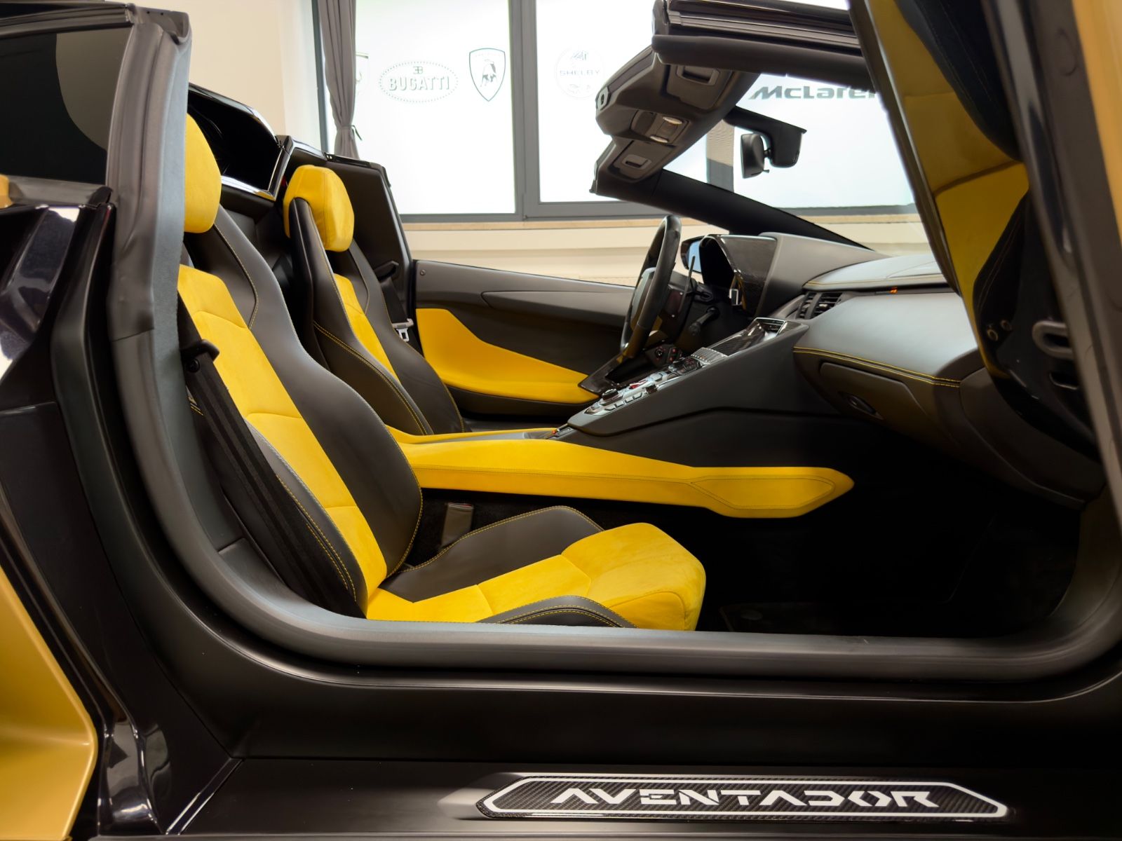 Fahrzeugabbildung Lamborghini AVENTADOR LP 700-4 ROADSTER NOVITEC EINZELSTÜCK!