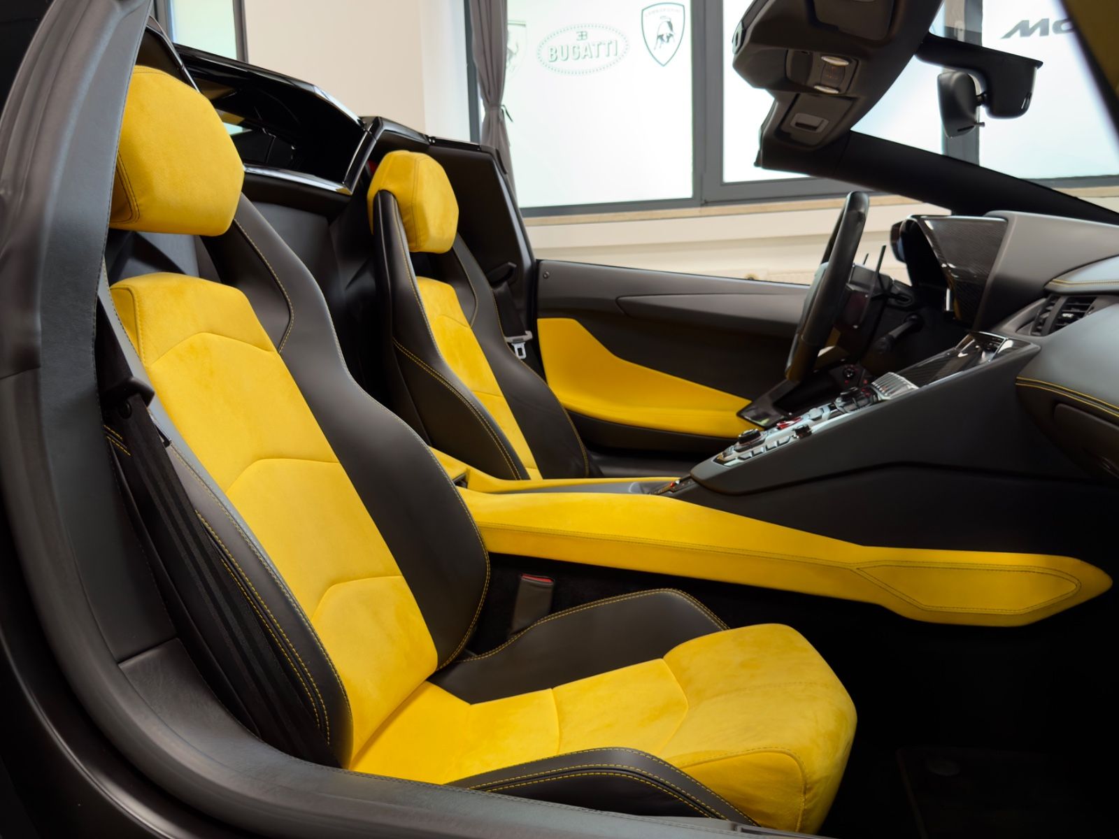 Fahrzeugabbildung Lamborghini AVENTADOR LP 700-4 ROADSTER NOVITEC EINZELSTÜCK!