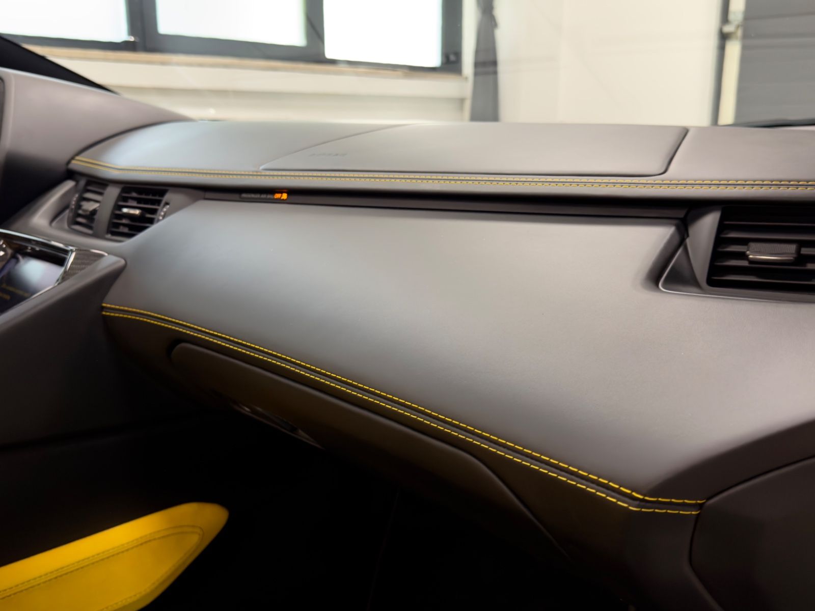 Fahrzeugabbildung Lamborghini AVENTADOR LP 700-4 ROADSTER NOVITEC EINZELSTÜCK!
