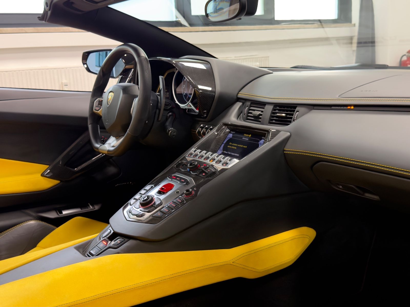 Fahrzeugabbildung Lamborghini AVENTADOR LP 700-4 ROADSTER NOVITEC EINZELSTÜCK!