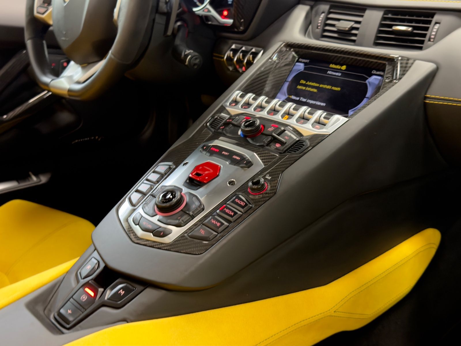 Fahrzeugabbildung Lamborghini AVENTADOR LP 700-4 ROADSTER NOVITEC EINZELSTÜCK!