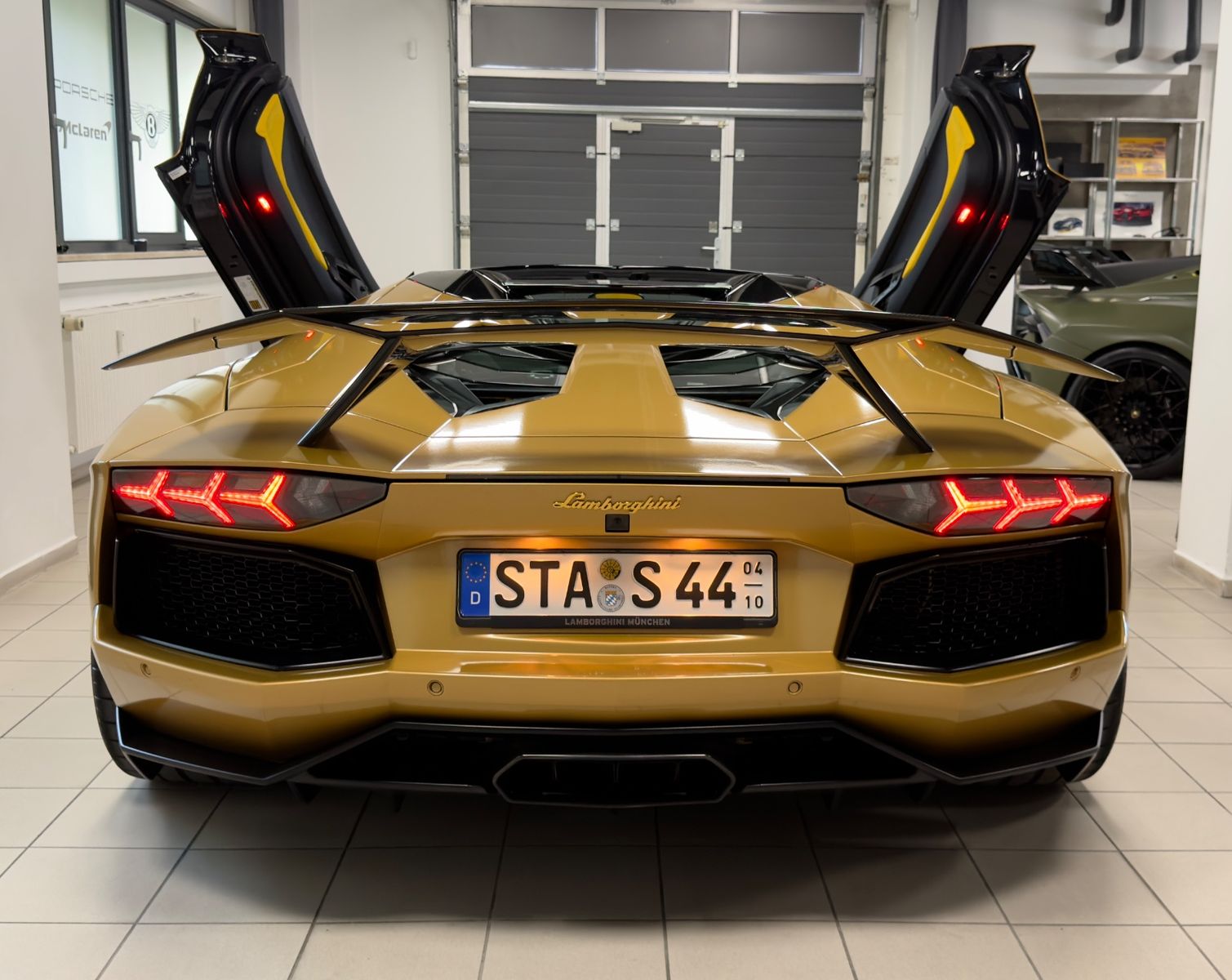 Fahrzeugabbildung Lamborghini AVENTADOR LP 700-4 ROADSTER NOVITEC EINZELSTÜCK!