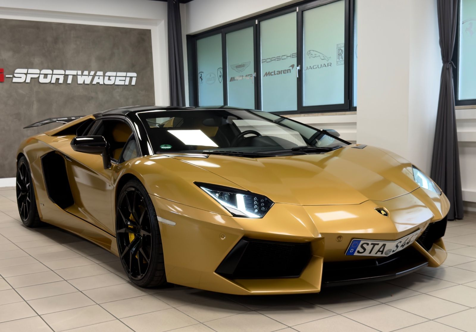 Fahrzeugabbildung Lamborghini AVENTADOR LP 700-4 ROADSTER NOVITEC EINZELSTÜCK!
